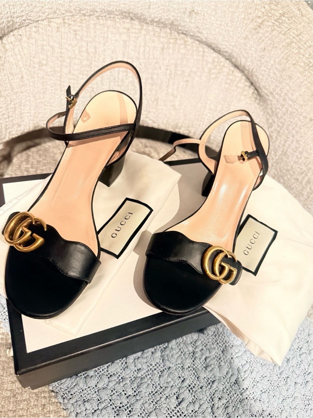 GUCCI MARMONT BLACK LEATHER  MID HEELS WOMEN SANDALS